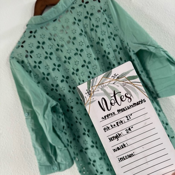 August Silk cotton top with eyelet design Split Neck Roll Tab muted green Sz XL - Picture 6 of 8